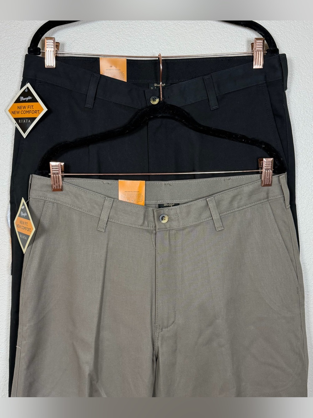 NWT Men’s Lot Of 2 Wrangler Riata Flat Front Wrinkle Resistant Casual Pant 34x32